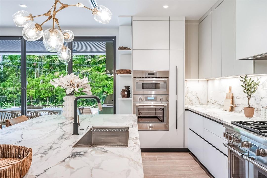 На продажу: $4,500,000 (5 спален, 6 ванн, 4335 Квадратных фут)