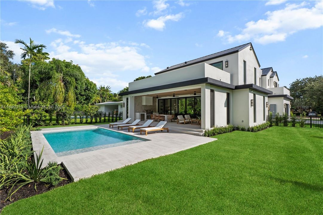 На продажу: $4,500,000 (5 спален, 6 ванн, 4335 Квадратных фут)