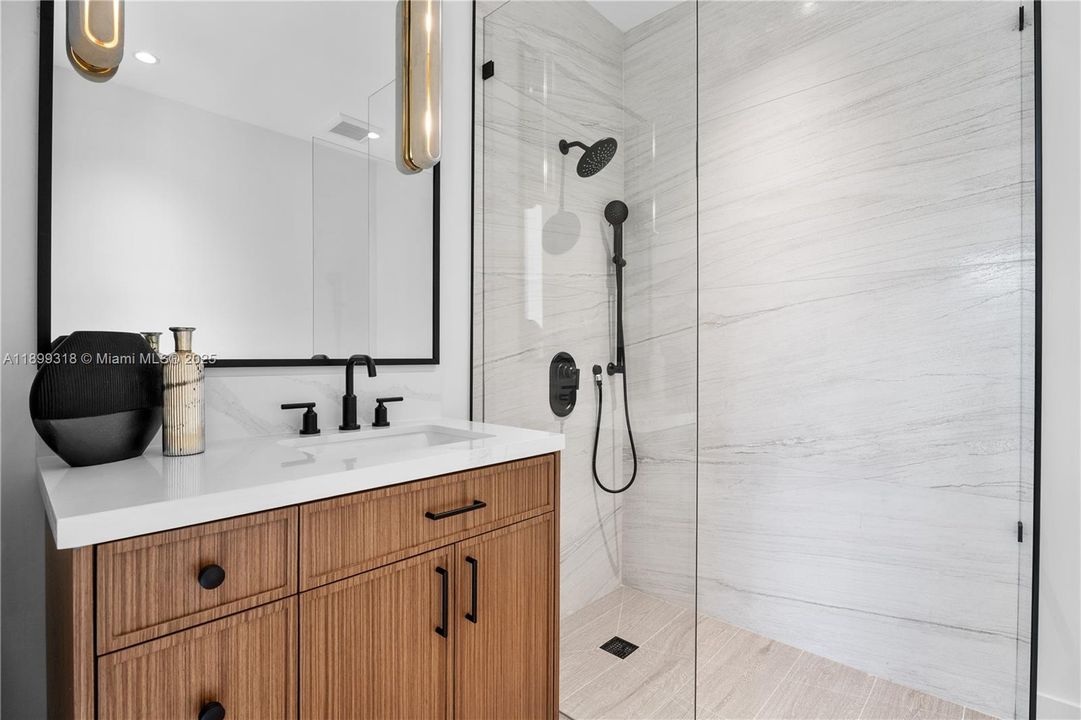 На продажу: $4,500,000 (5 спален, 6 ванн, 4335 Квадратных фут)