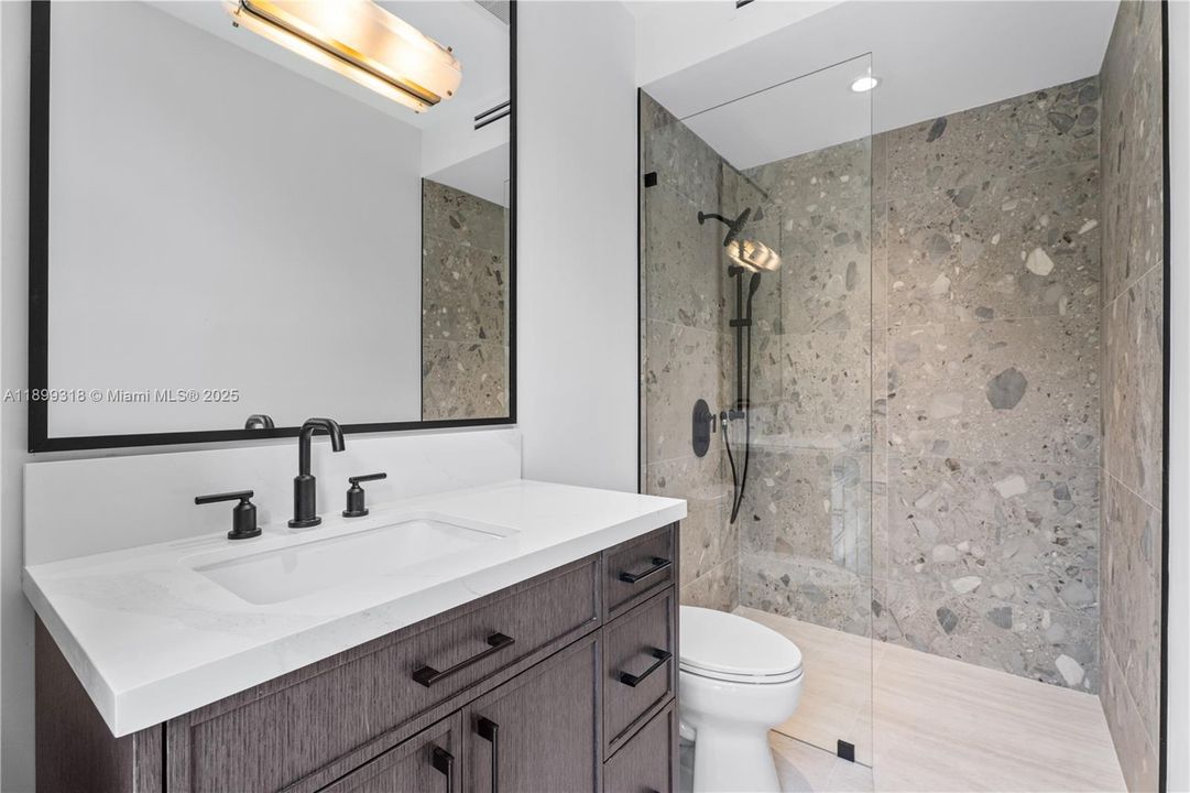 На продажу: $4,500,000 (5 спален, 6 ванн, 4335 Квадратных фут)