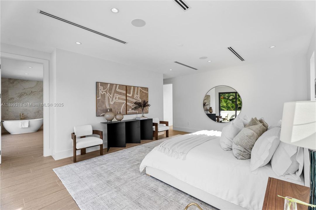 На продажу: $4,500,000 (5 спален, 6 ванн, 4335 Квадратных фут)