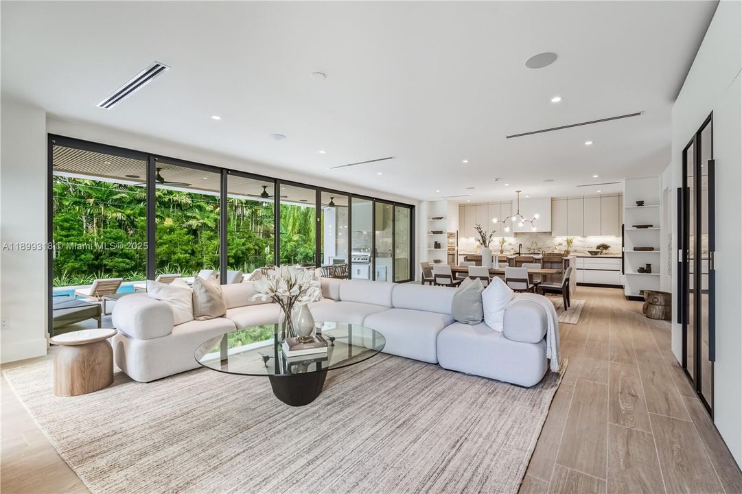 На продажу: $4,500,000 (5 спален, 6 ванн, 4335 Квадратных фут)