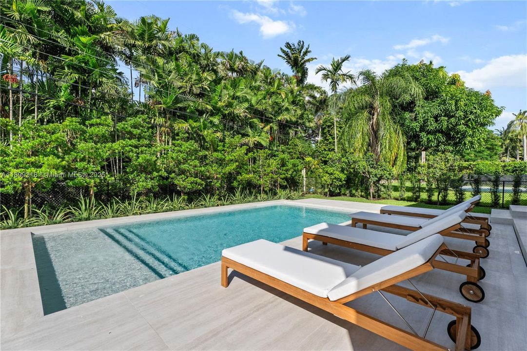 На продажу: $4,500,000 (5 спален, 6 ванн, 4335 Квадратных фут)