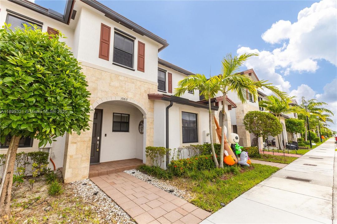 Active With Contract: $459,000 (3 beds, 2 baths, 1483 Square Feet)