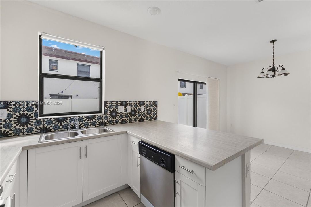 Active With Contract: $459,000 (3 beds, 2 baths, 1483 Square Feet)
