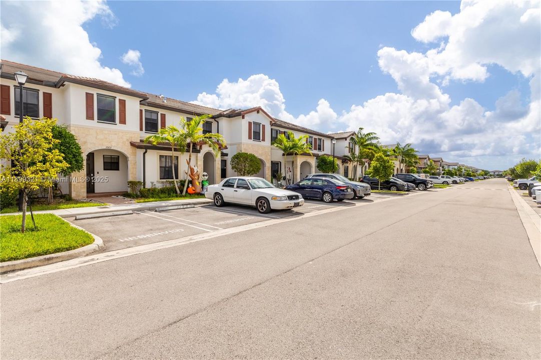 Active With Contract: $459,000 (3 beds, 2 baths, 1483 Square Feet)