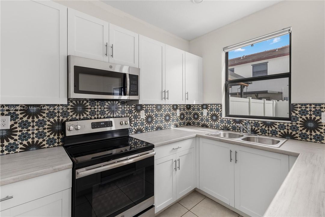 Active With Contract: $459,000 (3 beds, 2 baths, 1483 Square Feet)