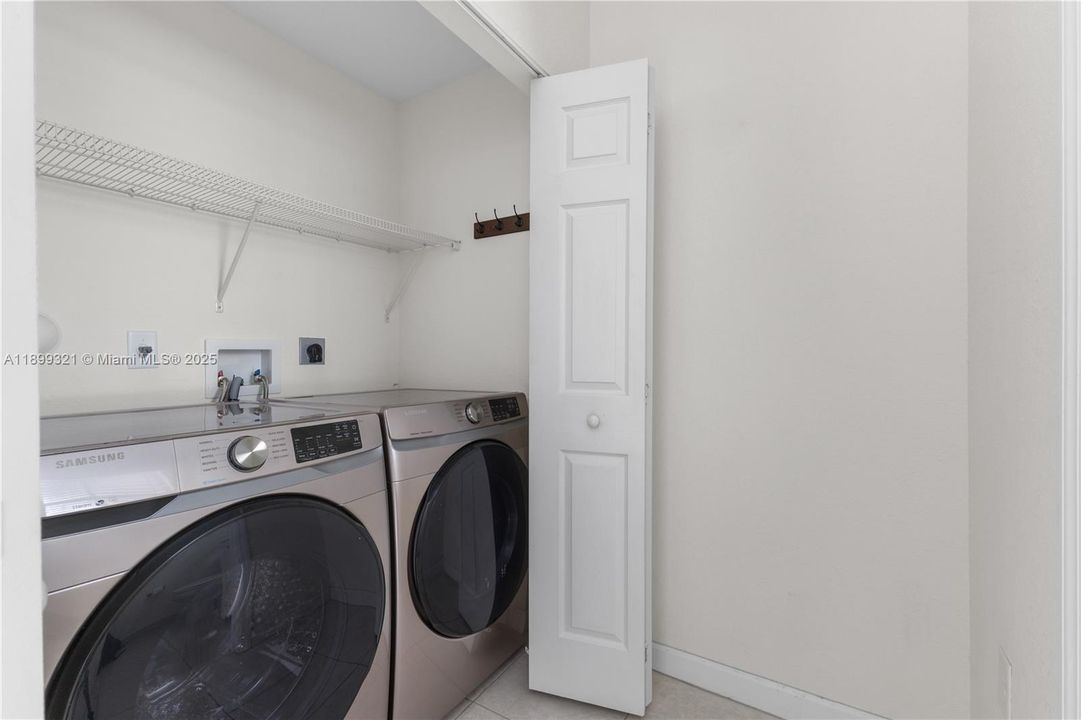 Active With Contract: $459,000 (3 beds, 2 baths, 1483 Square Feet)