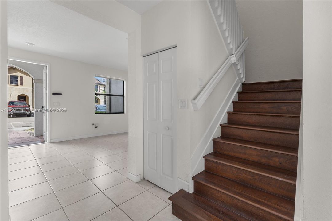 Active With Contract: $459,000 (3 beds, 2 baths, 1483 Square Feet)