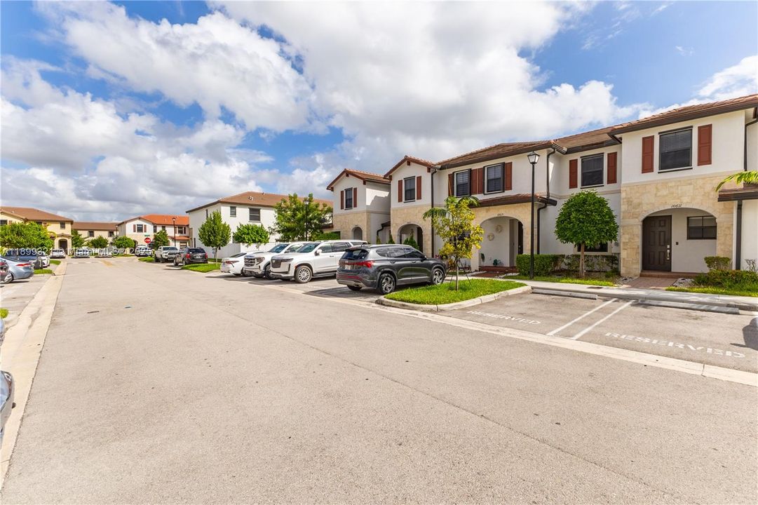 Active With Contract: $459,000 (3 beds, 2 baths, 1483 Square Feet)