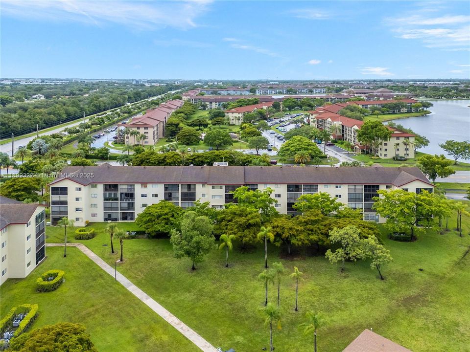 合同活跃: $169,999 (2 贝兹, 1 浴室, 920 平方英尺)