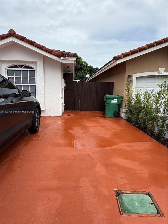 Под контрактом: $1,600 (1 спален, 1 ванн, 1719 Квадратных фут)