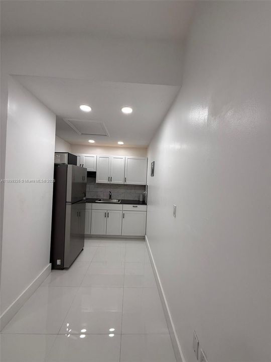 Под контрактом: $1,600 (1 спален, 1 ванн, 1719 Квадратных фут)