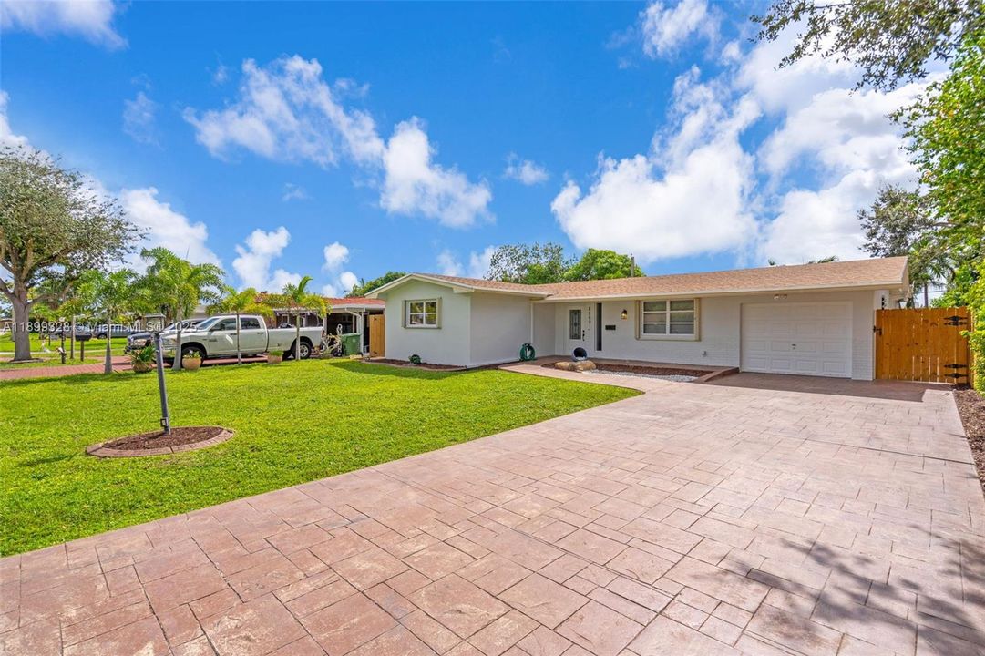 Recently Sold: $549,900 (3 beds, 2 baths, 1676 Square Feet)