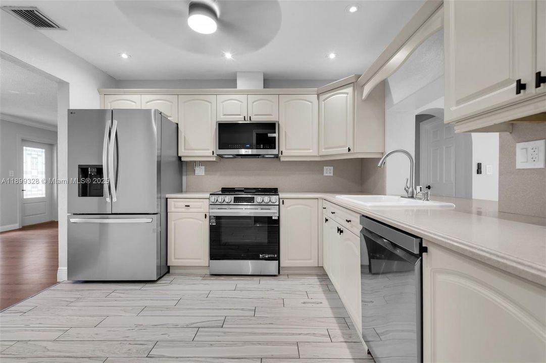 Recently Sold: $549,900 (3 beds, 2 baths, 1676 Square Feet)