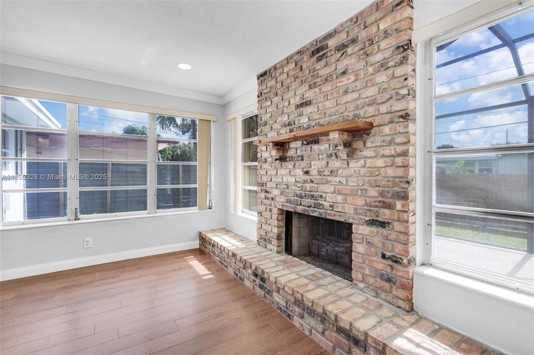 Recently Sold: $549,900 (3 beds, 2 baths, 1676 Square Feet)