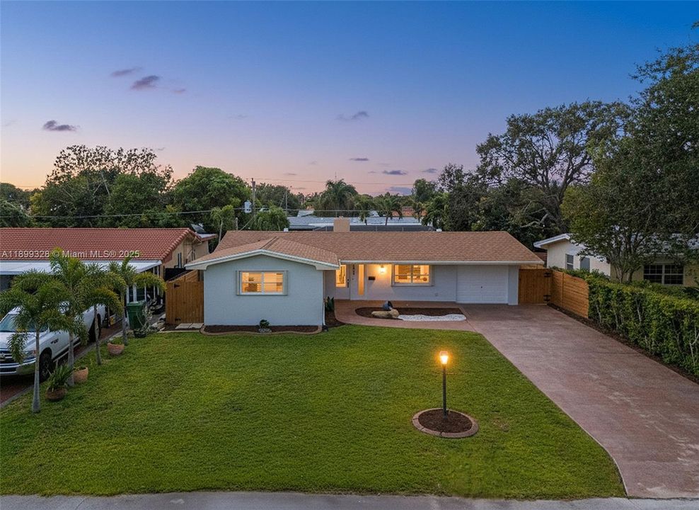 Recently Sold: $549,900 (3 beds, 2 baths, 1676 Square Feet)