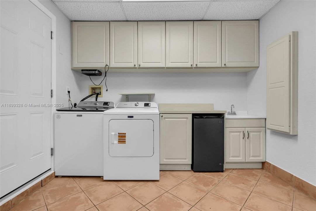 Recently Sold: $549,900 (3 beds, 2 baths, 1676 Square Feet)