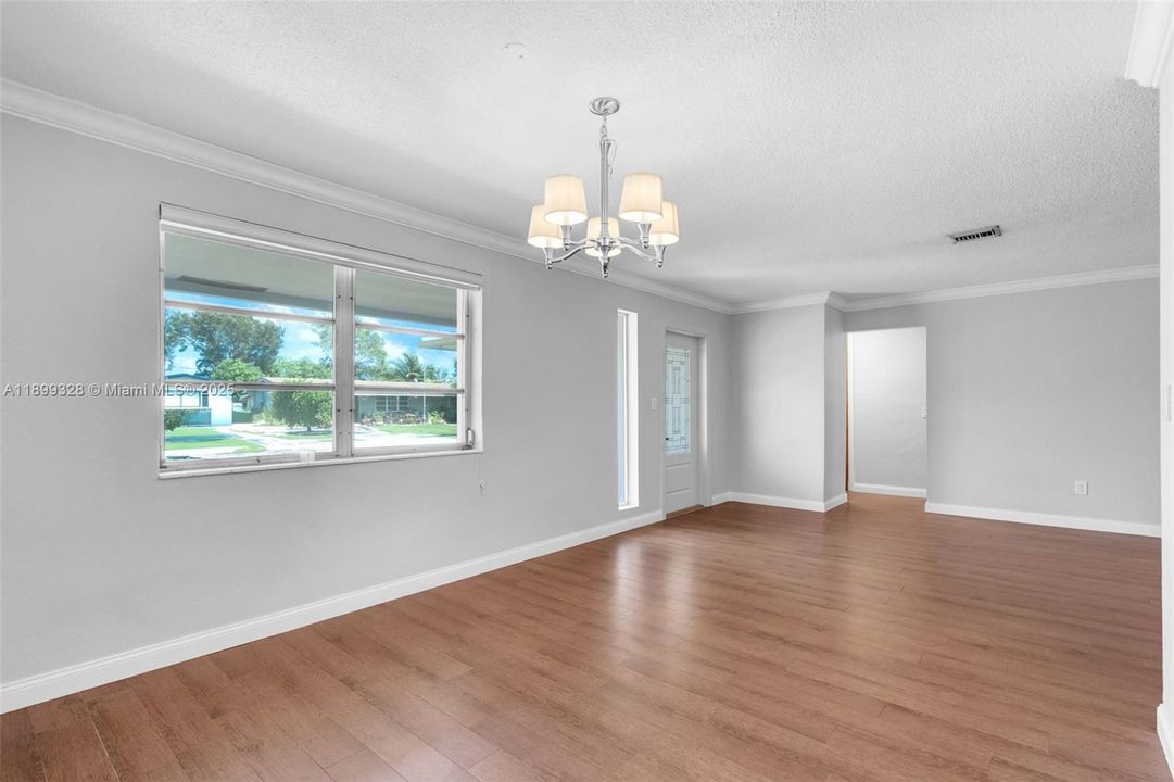 Recently Sold: $549,900 (3 beds, 2 baths, 1676 Square Feet)