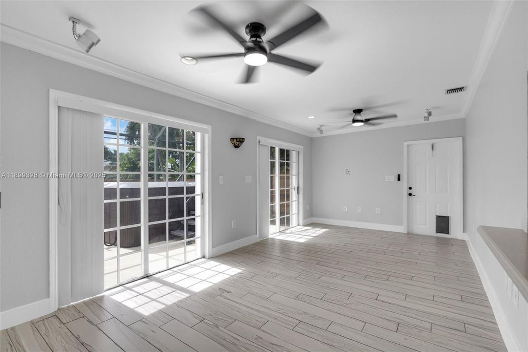 Recently Sold: $549,900 (3 beds, 2 baths, 1676 Square Feet)