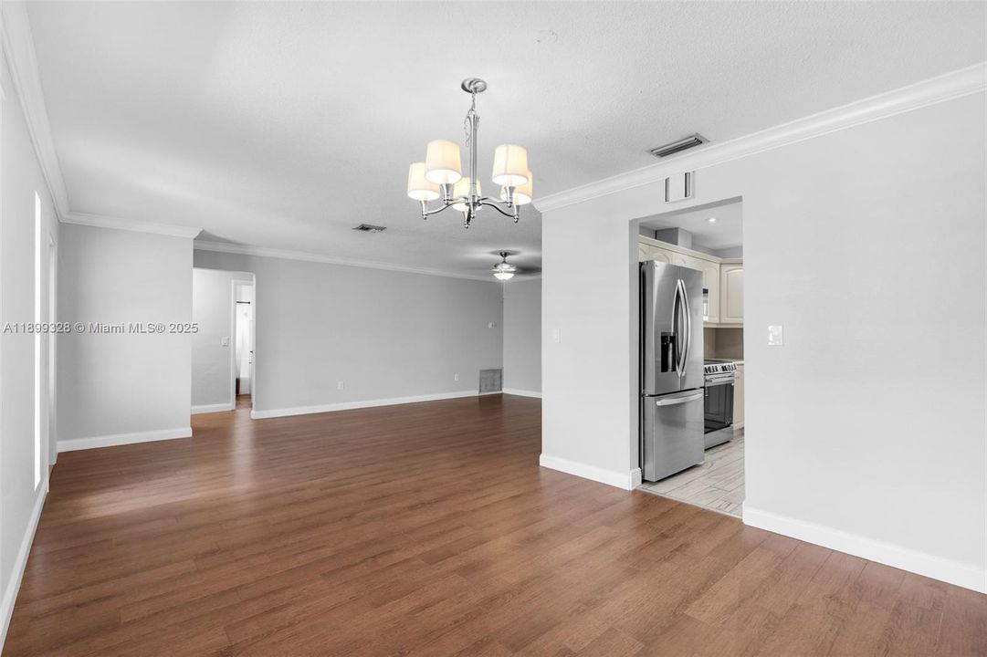 Recently Sold: $549,900 (3 beds, 2 baths, 1676 Square Feet)