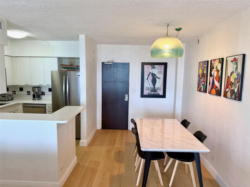 For Rent: $2,800 (1 beds, 1 baths, 731 Square Feet)