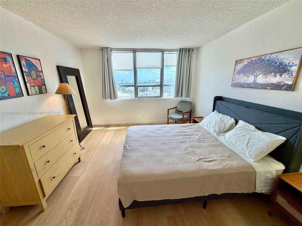 For Rent: $2,800 (1 beds, 1 baths, 731 Square Feet)