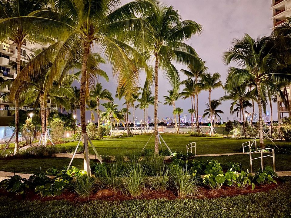 For Rent: $2,800 (1 beds, 1 baths, 731 Square Feet)