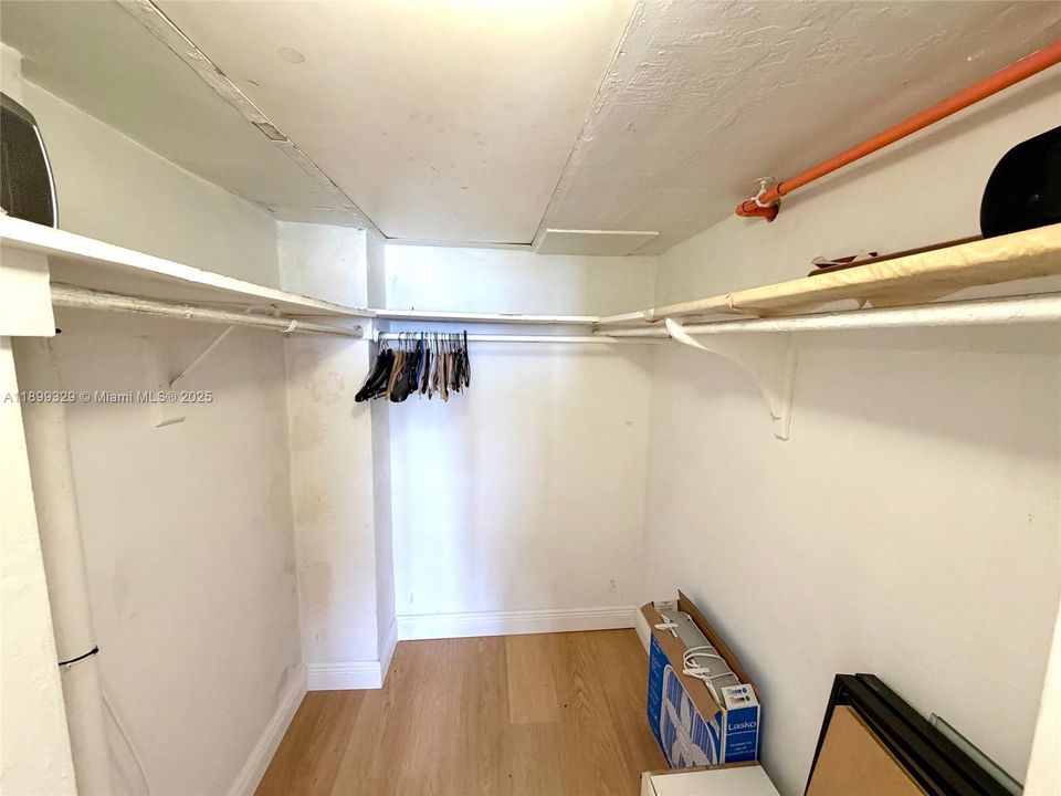 For Rent: $2,800 (1 beds, 1 baths, 731 Square Feet)