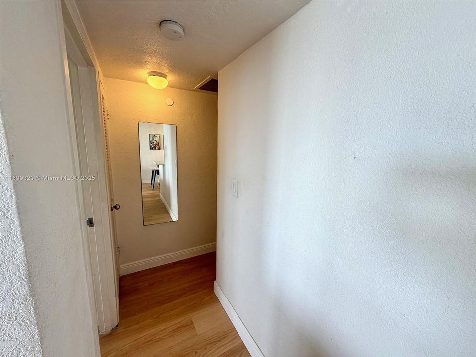 For Rent: $2,800 (1 beds, 1 baths, 731 Square Feet)