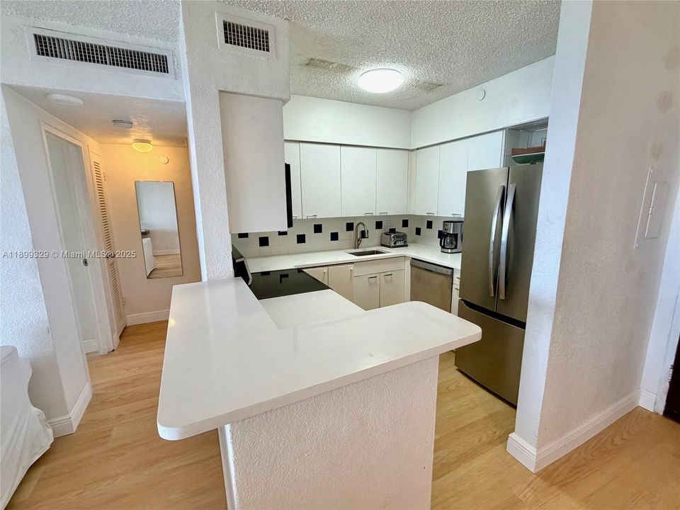 For Rent: $2,800 (1 beds, 1 baths, 731 Square Feet)