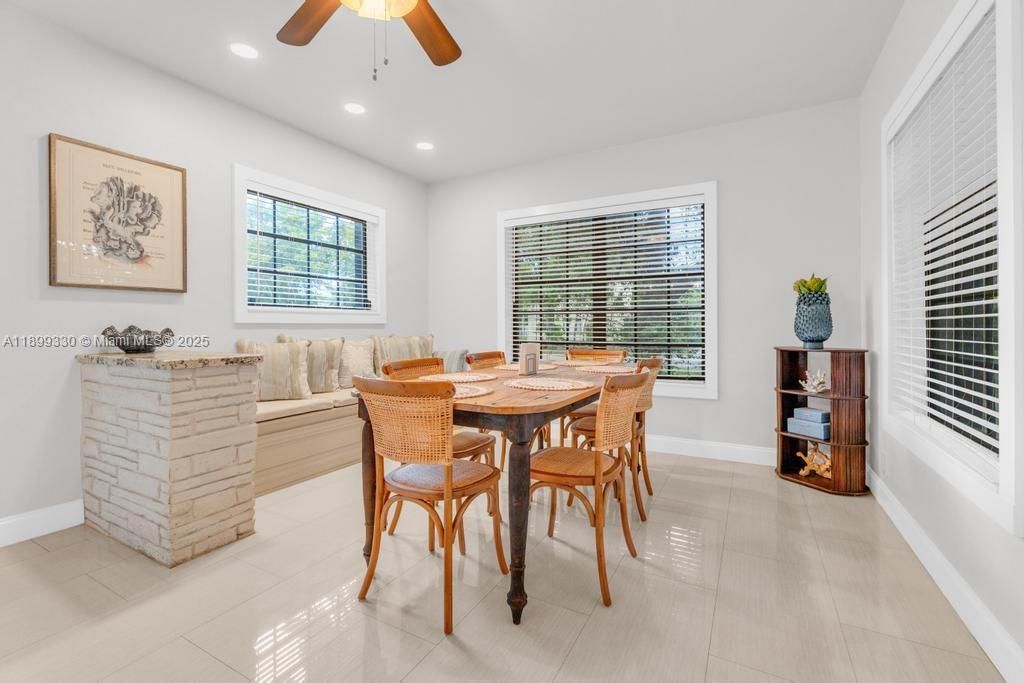 Recently Rented: $4,850 (2 beds, 2 baths, 1206 Square Feet)