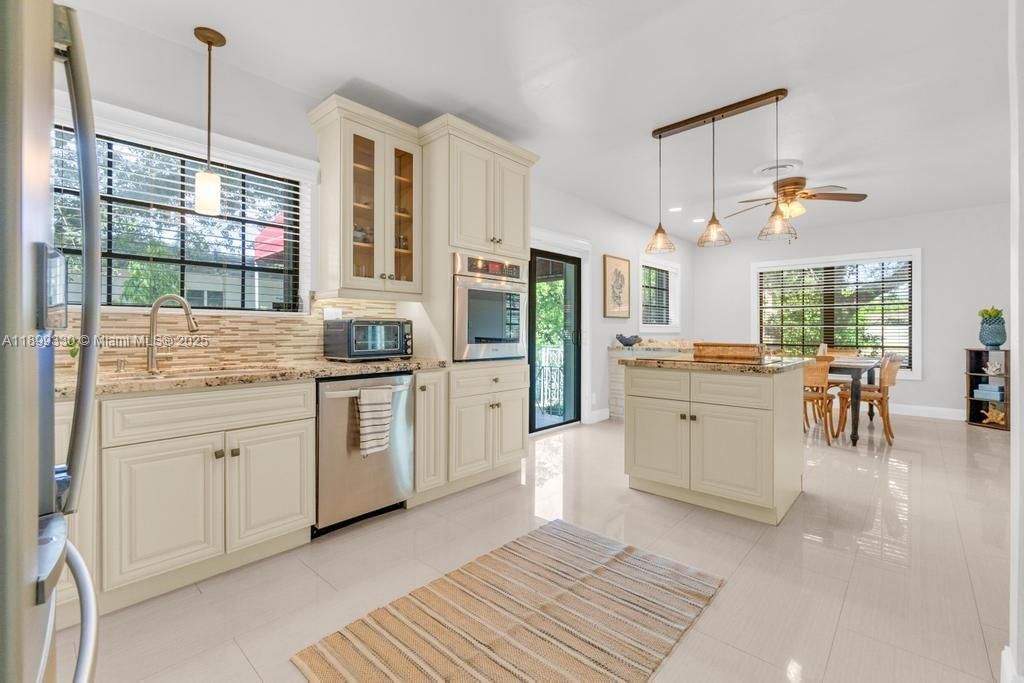 Recently Rented: $4,850 (2 beds, 2 baths, 1206 Square Feet)