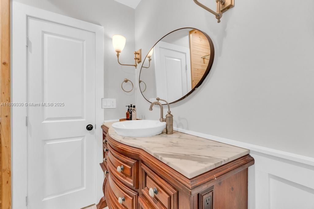 Recently Rented: $4,850 (2 beds, 2 baths, 1206 Square Feet)