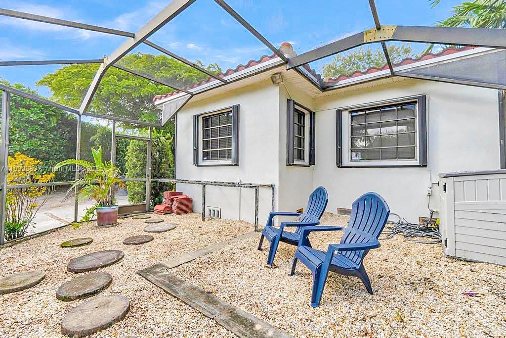 Recently Rented: $4,850 (2 beds, 2 baths, 1206 Square Feet)