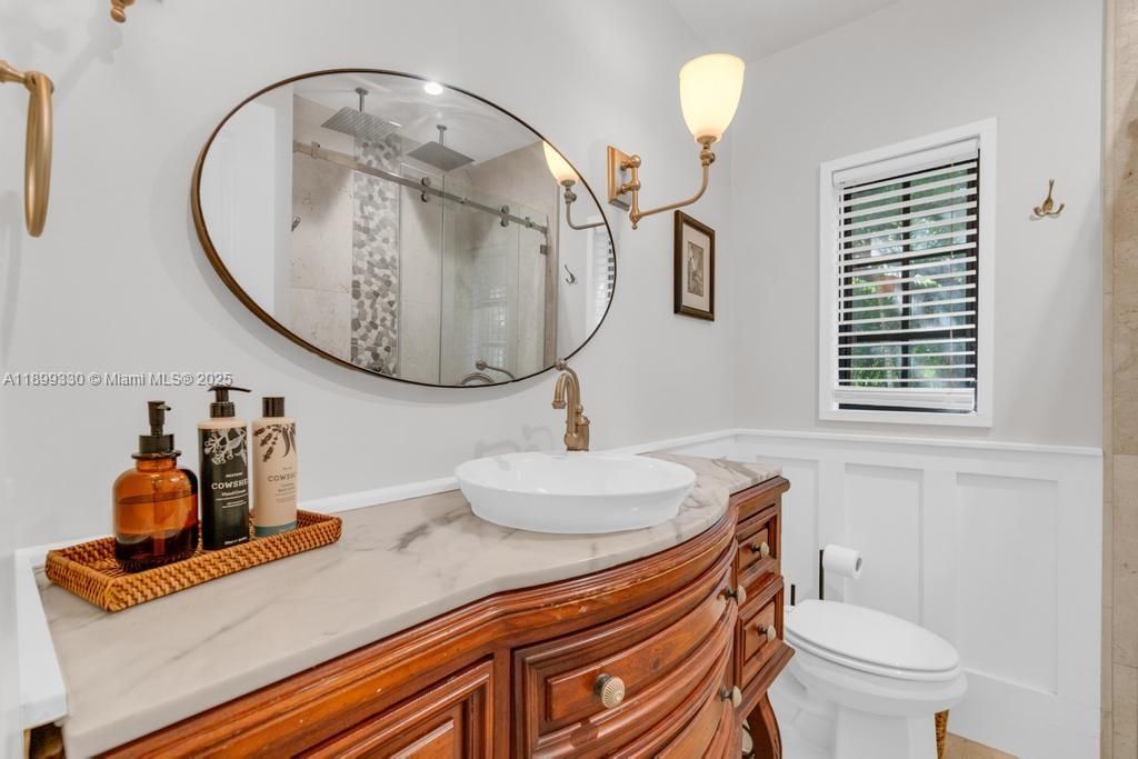 Recently Rented: $4,850 (2 beds, 2 baths, 1206 Square Feet)