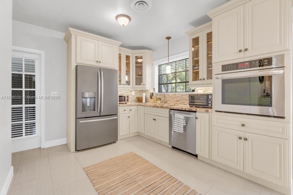 Recently Rented: $4,850 (2 beds, 2 baths, 1206 Square Feet)