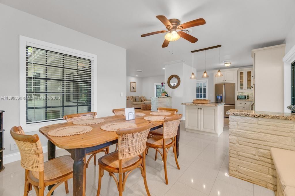 Recently Rented: $4,850 (2 beds, 2 baths, 1206 Square Feet)