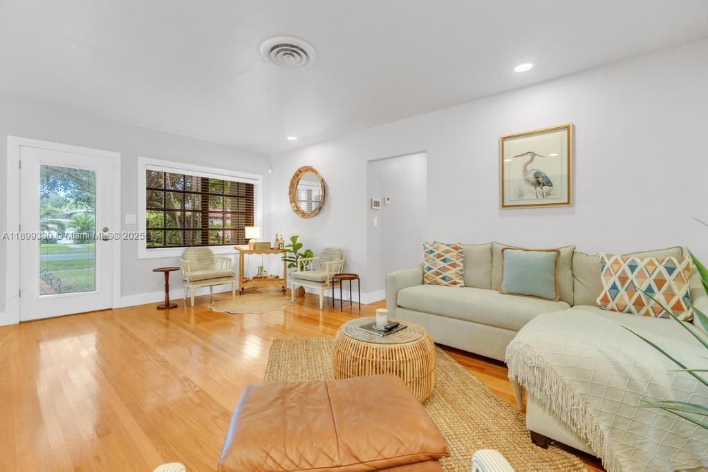 Recently Rented: $4,850 (2 beds, 2 baths, 1206 Square Feet)