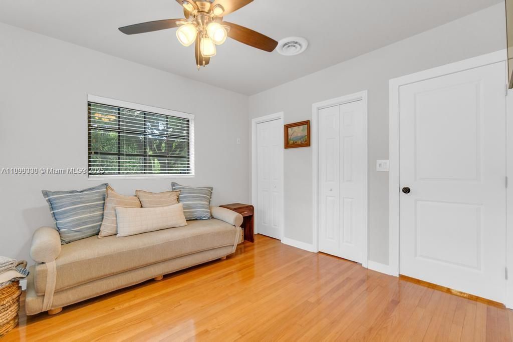 Recently Rented: $4,850 (2 beds, 2 baths, 1206 Square Feet)