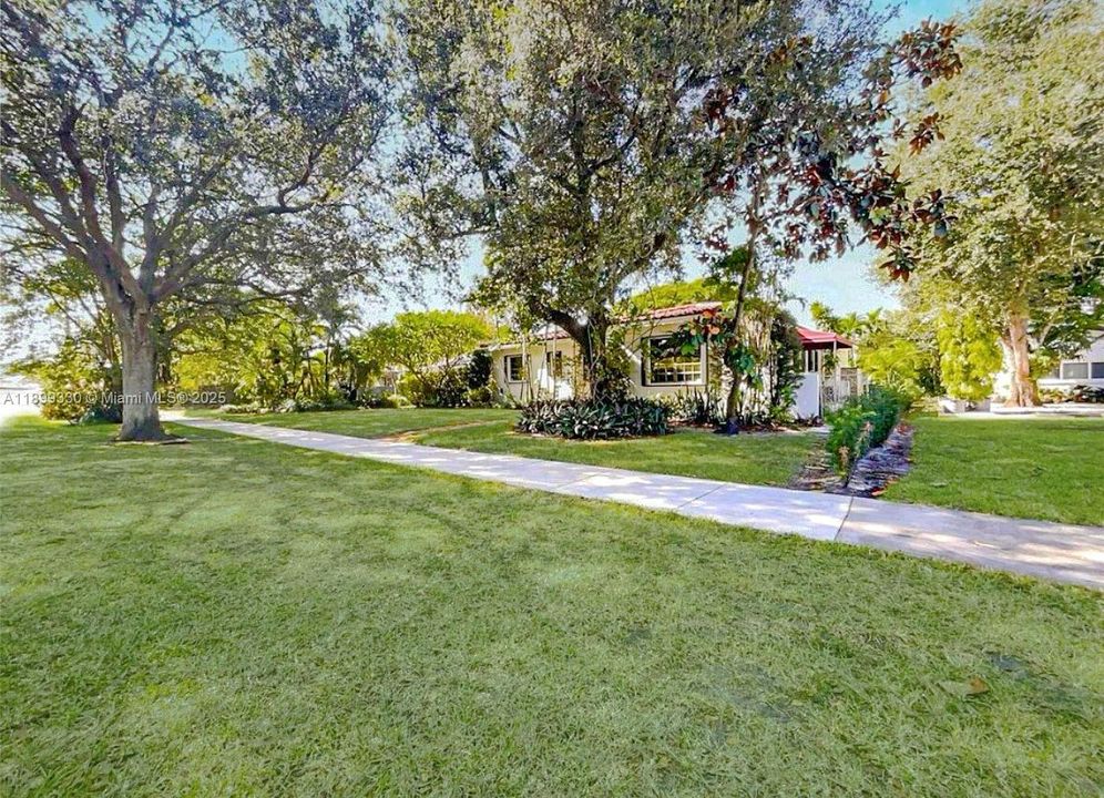 Recently Rented: $4,850 (2 beds, 2 baths, 1206 Square Feet)