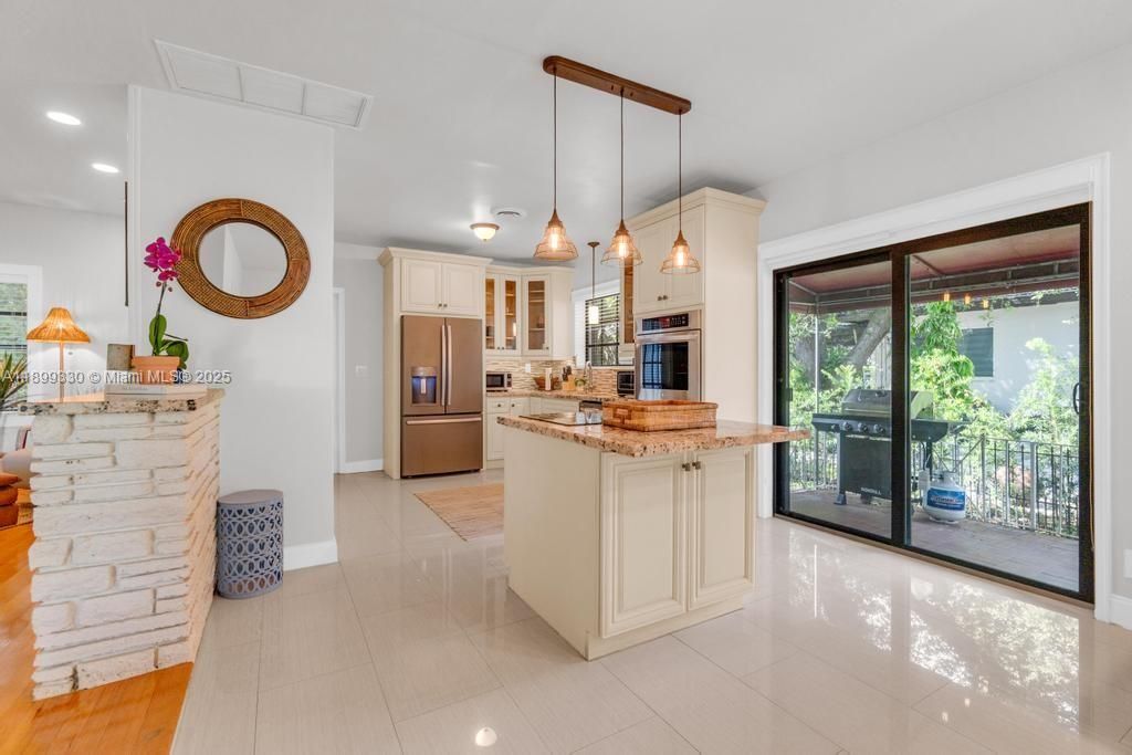 Recently Rented: $4,850 (2 beds, 2 baths, 1206 Square Feet)