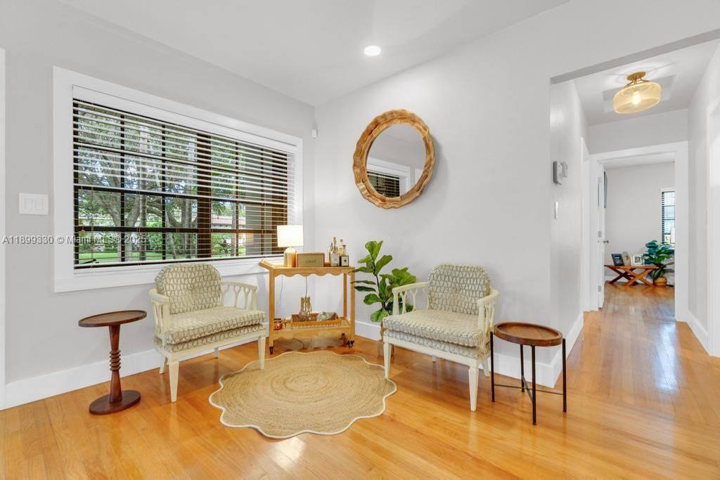 Recently Rented: $4,850 (2 beds, 2 baths, 1206 Square Feet)