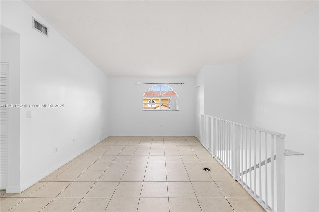 For Rent: $2,200 (2 beds, 2 baths, 990 Square Feet)