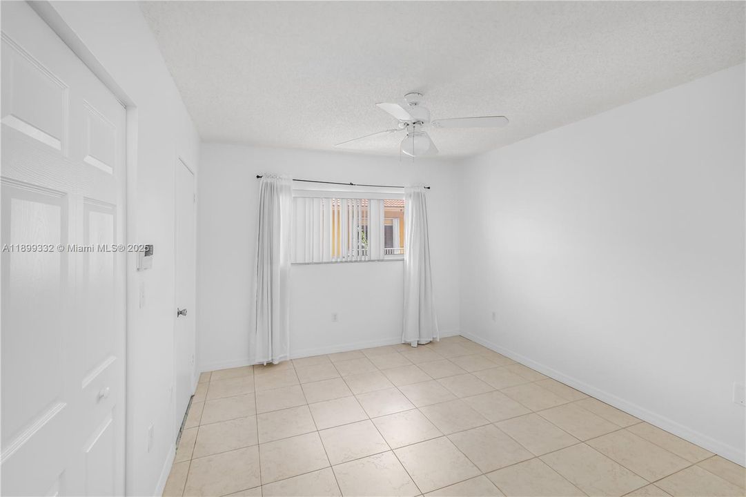 For Rent: $2,200 (2 beds, 2 baths, 990 Square Feet)