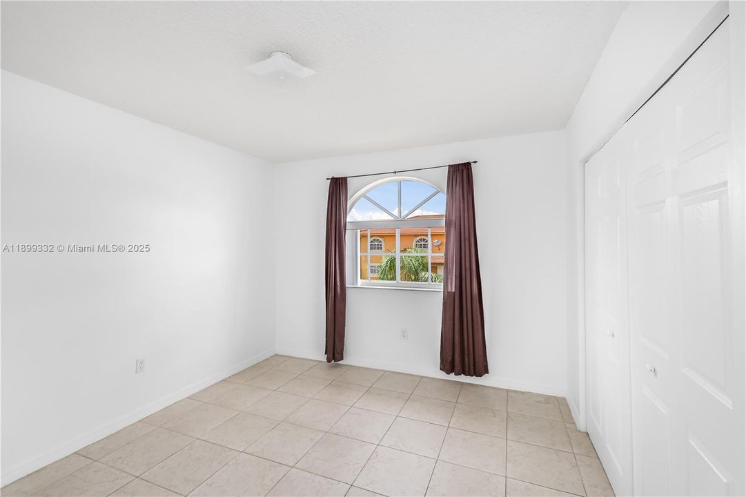For Rent: $2,200 (2 beds, 2 baths, 990 Square Feet)