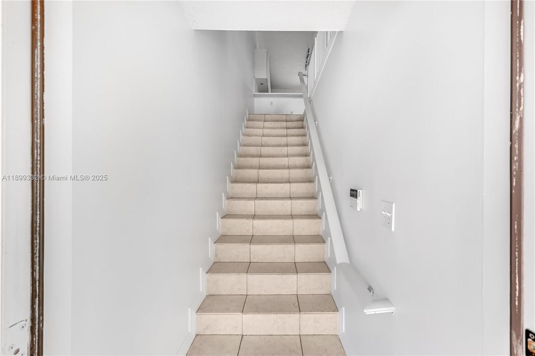 For Rent: $2,200 (2 beds, 2 baths, 990 Square Feet)