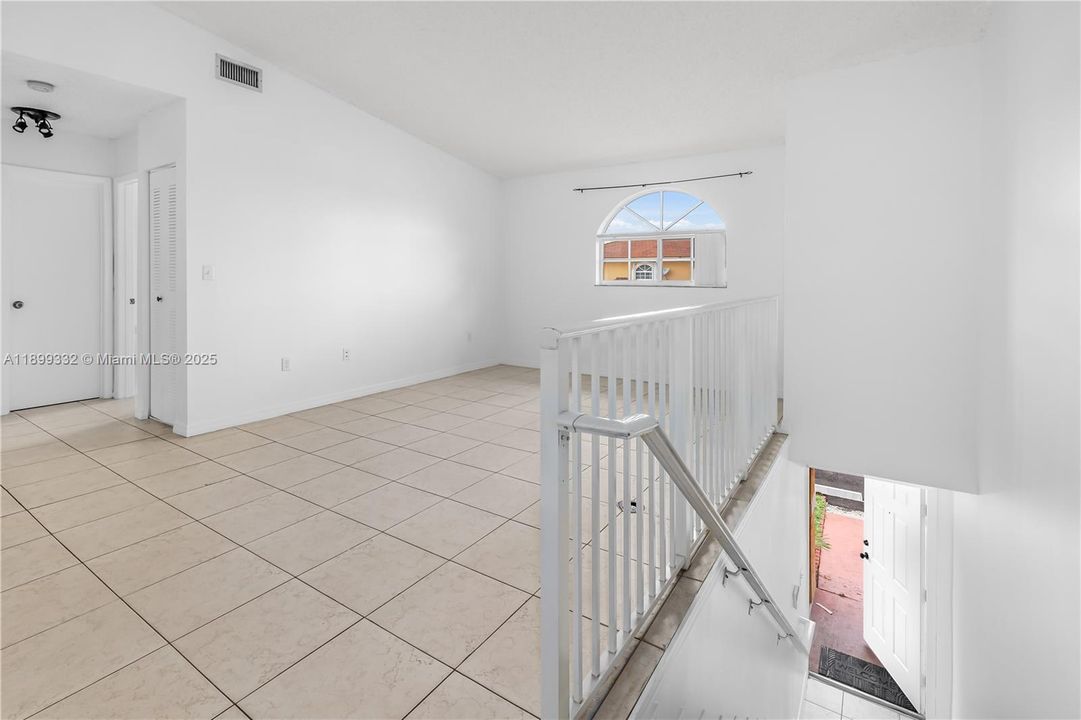 For Rent: $2,200 (2 beds, 2 baths, 990 Square Feet)