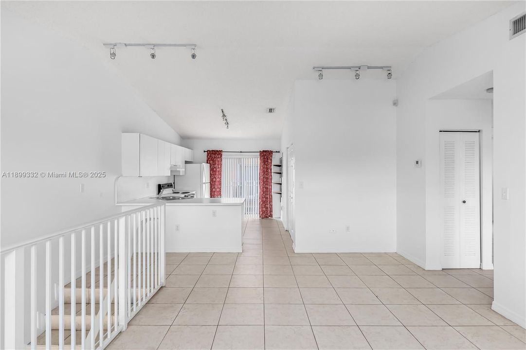 For Rent: $2,200 (2 beds, 2 baths, 990 Square Feet)