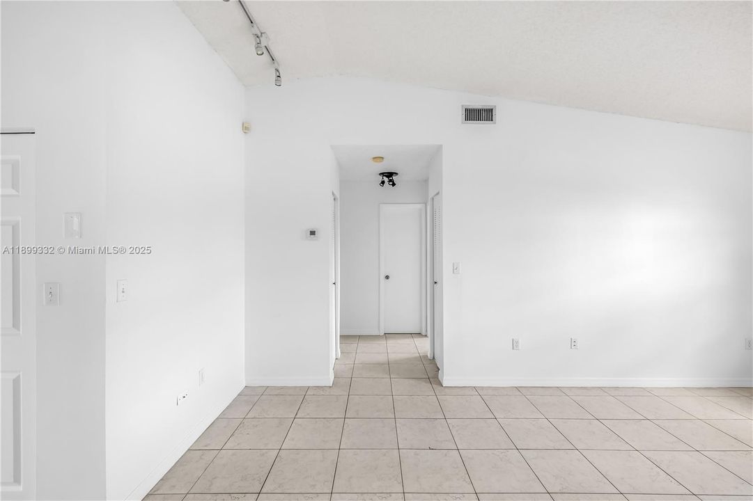 For Rent: $2,200 (2 beds, 2 baths, 990 Square Feet)